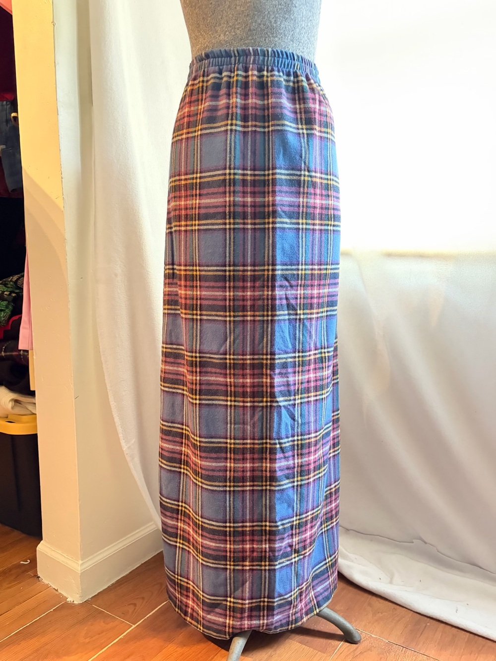 Vintage 70s blue/magenta plaid maxi skirt column wool-blend w/side slits